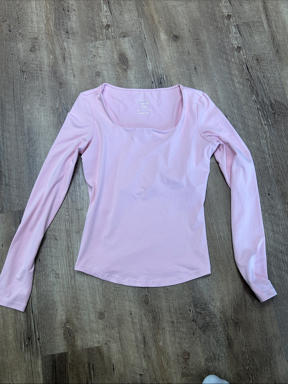 Stretch Scoop Neck Long Sleeve Tee in Light Pink